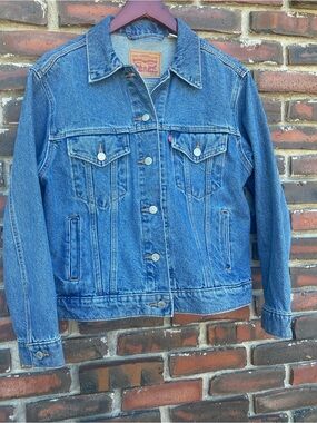Levi's Women’s Med Classic Denim Jean Jacket